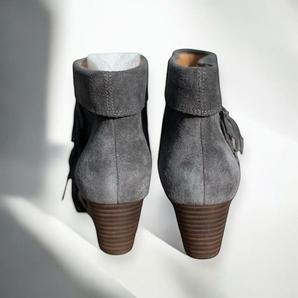 🌻NEW w/box Lucky Brand Zakina Storm Oiled Gray Fringe Detailed Booties Size 9.5 - Picture 2 of 11